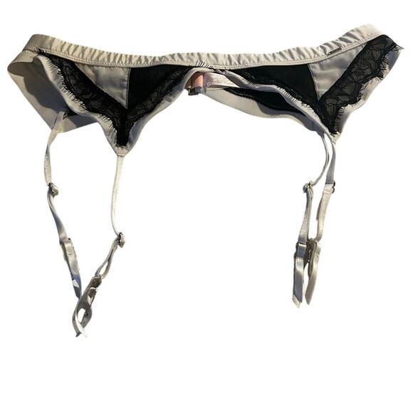 Victoria’s Secret Garter Belt size M/L - Picture 1 of 6